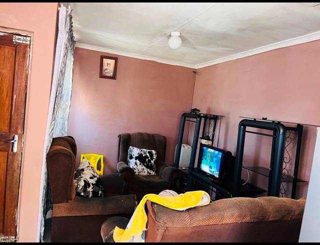 2 BEDROOM HOUSE FOR SALE IN UMRHABULO TRIANGLE